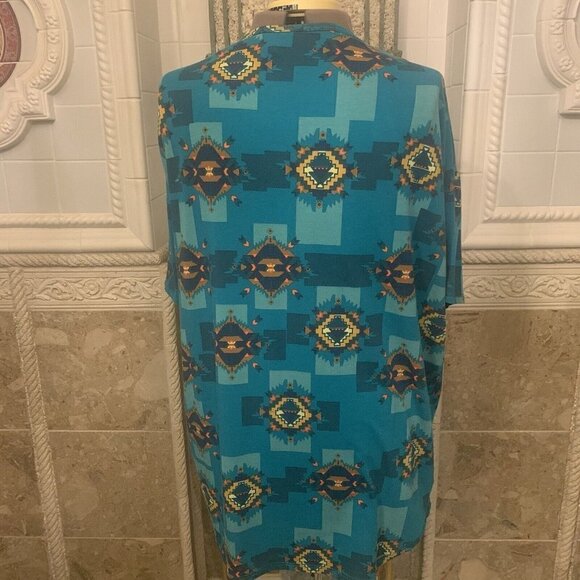 LuLaRoe. Size M. USA. Aztec. Oversized. Pullover Stretch Short Slv Top. B85. - Picture 5 of 7